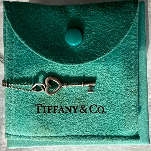 RARE find Authentic Tiffany & Co. silver key heart pendant with beaded necklace - Picture 7 of 8